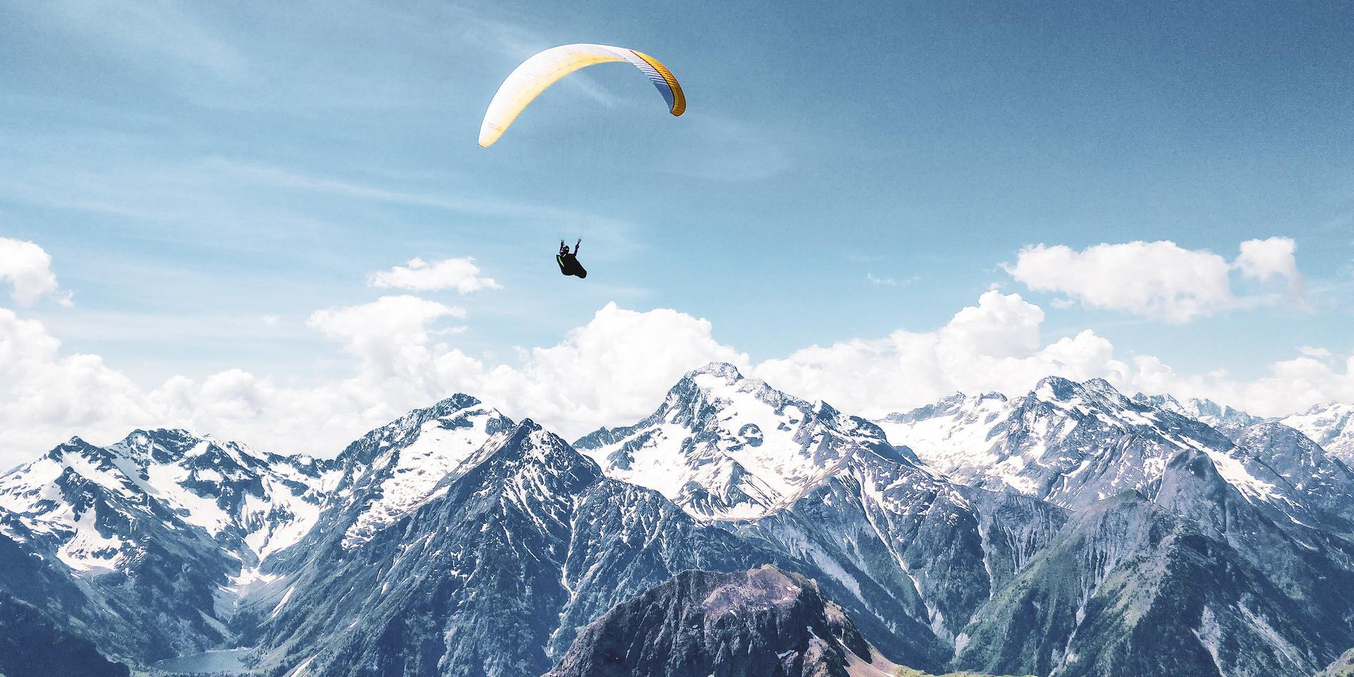 Parapente et deltaplane aux 2 Alpes : vivez une aventure aérienne exceptionnelle